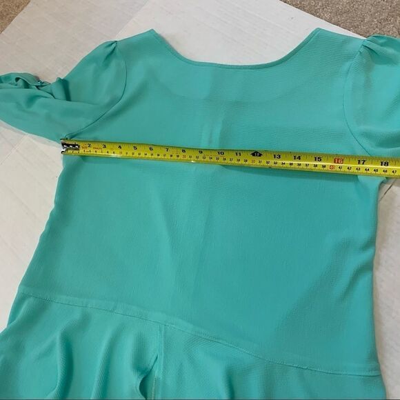 Bebe mint green short sleeve blouse size medium - Picture 10 of 11